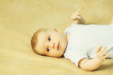 Romper çocukta şirin bebek