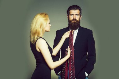 kravat ile genç Çift