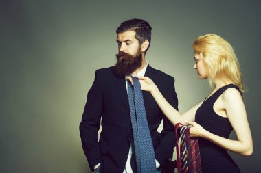 kravat ile genç Çift