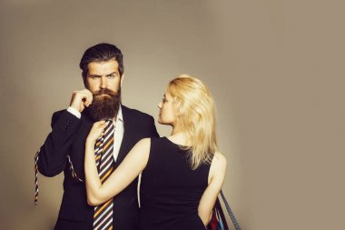 kravat ile genç Çift