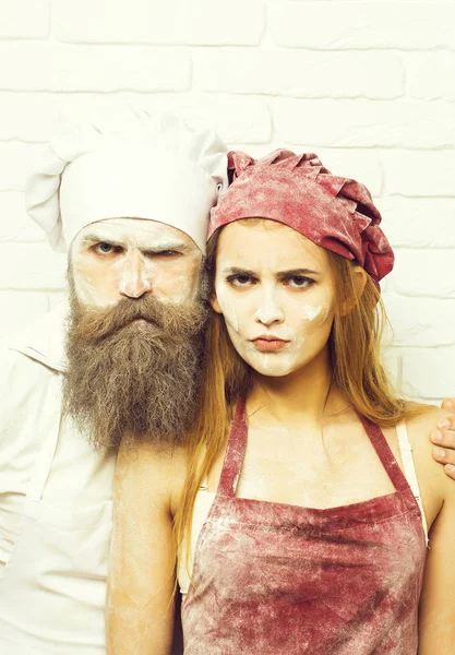 Frown cook and pretty girl — Stock Photo, Image