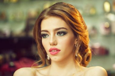 Makyaj güzel kadın
