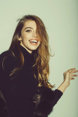 çok seksi kadın veya kürk uzun saçlı kız