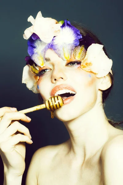 Ragazza con trucco floreale — Foto Stock