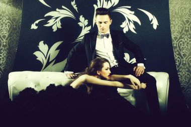 yakışıklı erkek ve zarif kadın