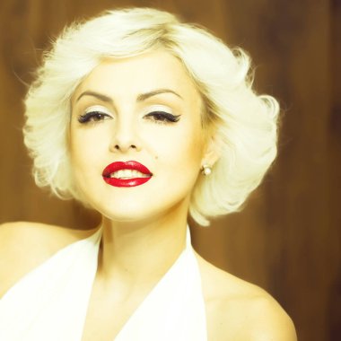 Cinsel genç sarışın