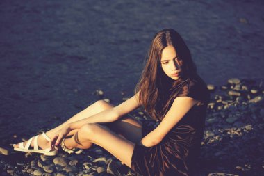 güzel kız çakıl suya yakın Tarih