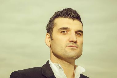 yakışıklı adam açık