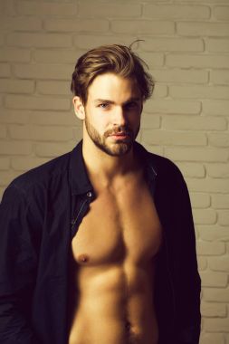 seksi yakışıklı kaslı adam