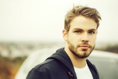 genç yakışıklı çocuk