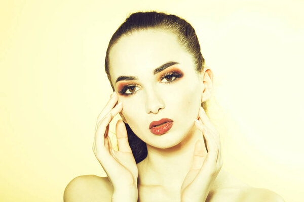 Чувственная сексуальная девушка
