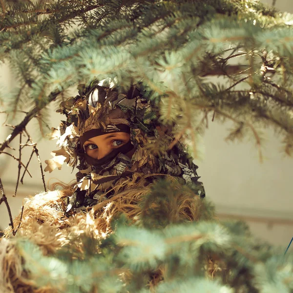 Girl soldier in ghillie camouflage — Stock Photo, Image