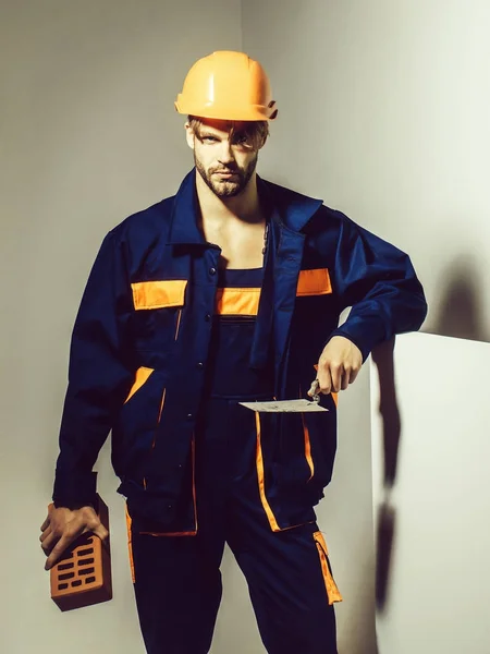 Hombre guapo constructor — Foto de Stock
