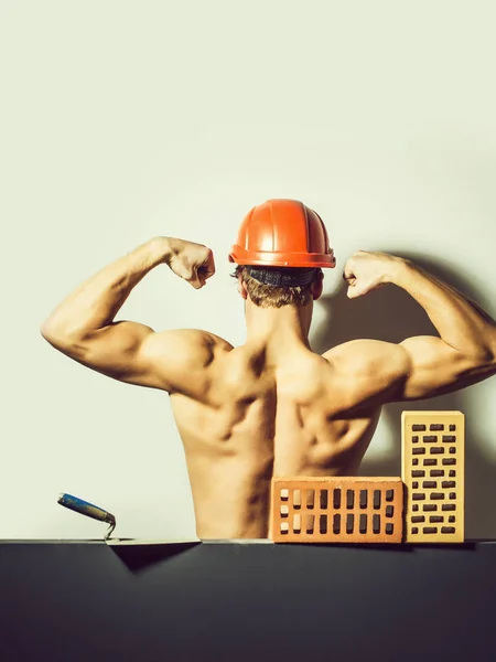 Sexy muskularne człowiek budowniczy — Zdjęcie stockowe