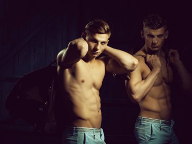 Gövdesi kaslı ikizler