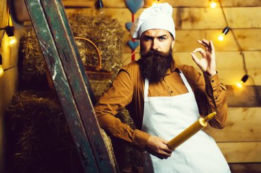 yakışıklı sakallı şef aşçı