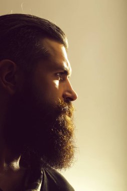Studio sakallı adam