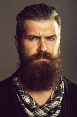 Studio sakallı adam