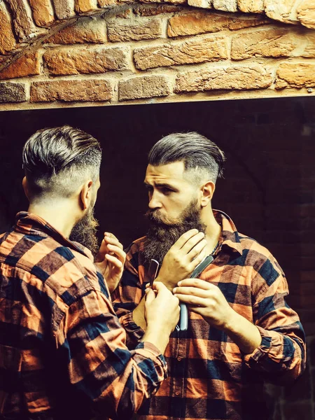 adam eski moda ustura ile