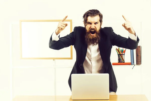 Empresario levantando dedos — Foto de Stock