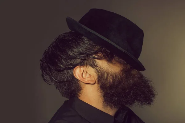 Caballero barbudo en sombrero retro negro — Foto de Stock