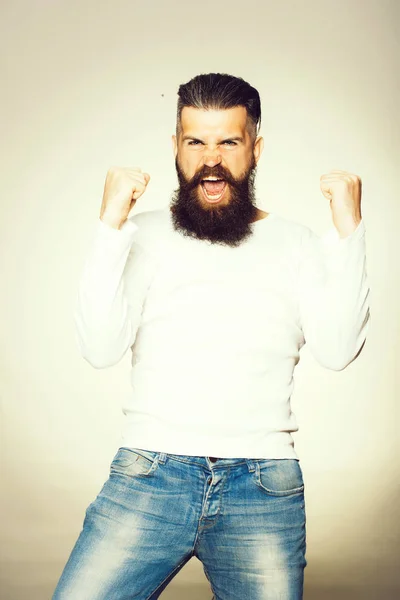 Бородатый мужчина со счастливым жестом "да" — стоковое фото