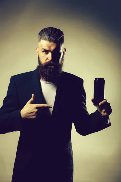 Bearded man with beer tin can — Stock Photo, Image