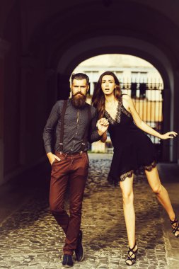 Genç şık bir çift.