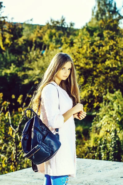 Pretty girl with bag — Stock Photo, Image