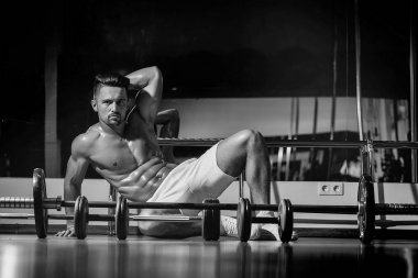 Barbell ile kas adam