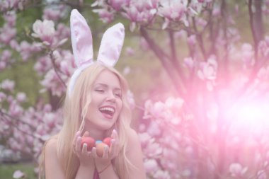 Mutlu Paskalya yumurta bunny kulaklar kızla