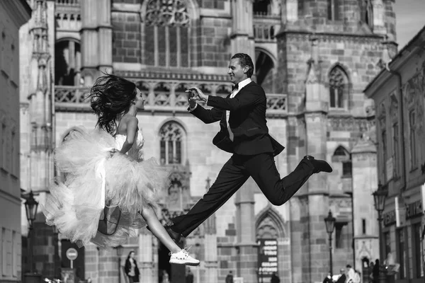 Wedding happy couple jumping near castle — Stock Photo, Image