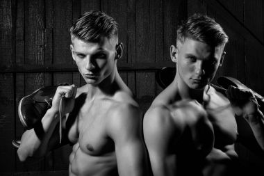 Gövdesi kaslı ikizler