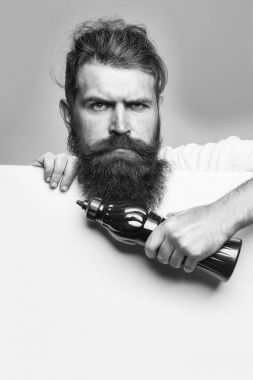 adam kağıt levha ve ketçap