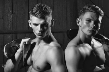 Gövdesi kaslı ikizler