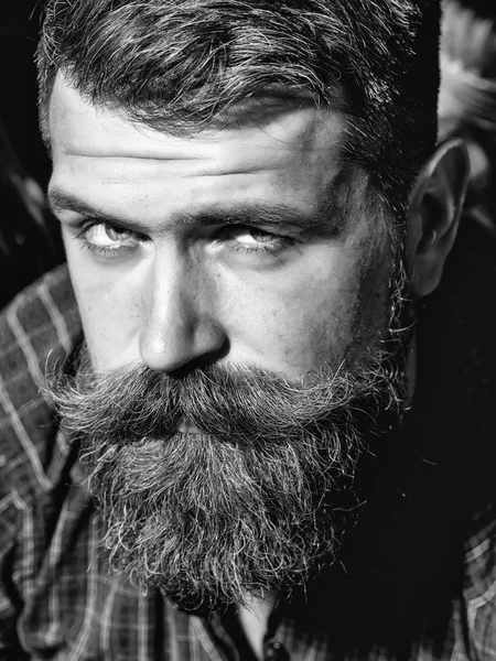 Homem de barba franzido hipster — Fotografia de Stock