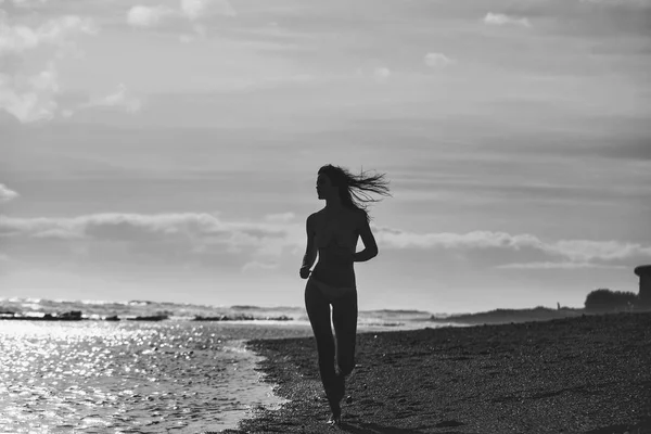 Pretty Girl Beautiful Woman Sexy Slim Brunette Yellow Swimsuit Running — Stock Photo, Image