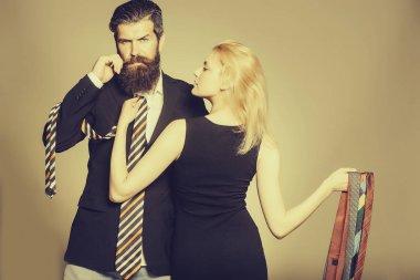 kravat ile genç Çift