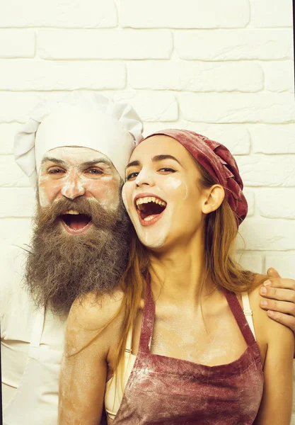 Frown cook and pretty girl — Stock Photo, Image