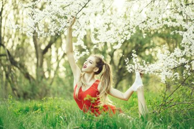 Çiçeği güzel kız