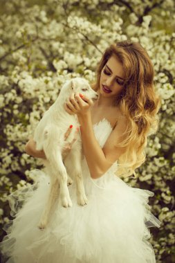 Küçük keçi ile şehvetli kadın