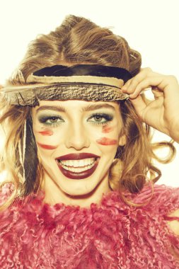 Kızılderili tüy ve makyaj kadın ile