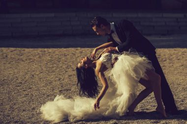 seksi çift güneşli dans düğün açık