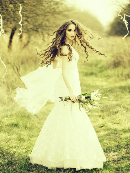 Beautiful Young Bride White Wedding Dress Flowers Field Ribbons Trees — Stock Photo, Image