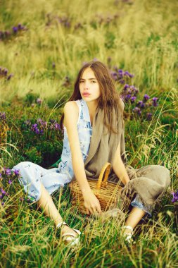 Sahada oldukça sevimli esmer