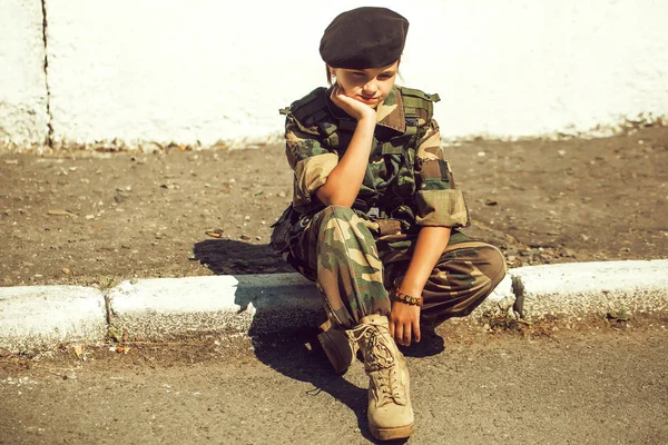 Young girl in army camouflage — Stock Photo, Image