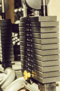 Siyah metalik veya demir tabak