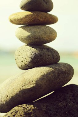 Gri taş veya çakıl Yığılmış Piramit içinde