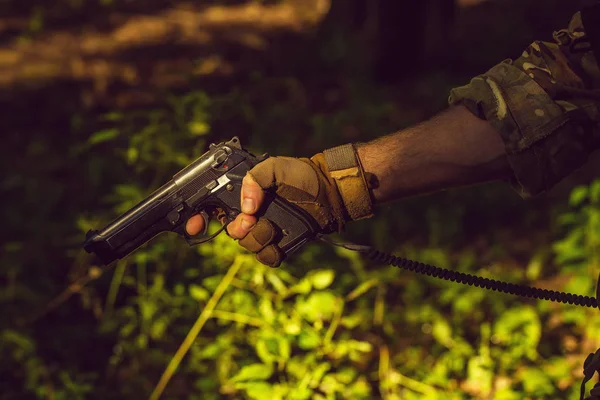 Male hand with pistol — Stock Photo, Image