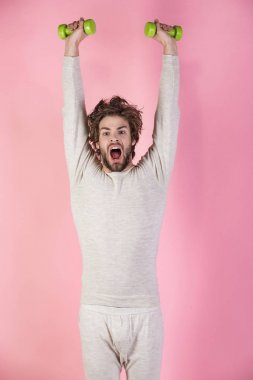 Adam egzersiz yaptıktan sonra uyan, fitness.